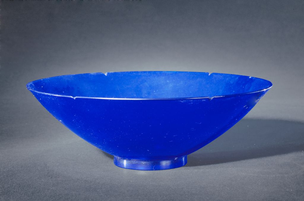 图片[1]-Qianlong transparent blue glass flowered bowl-China Archive
